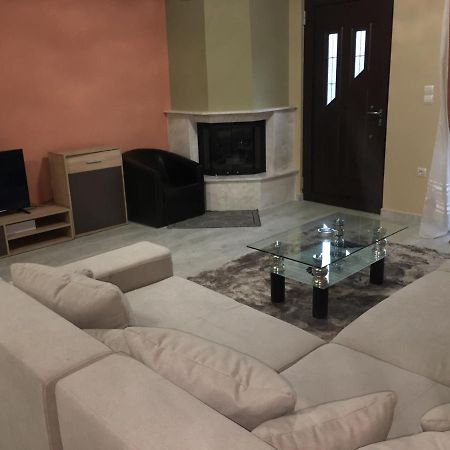 Archontiko Kirfis In Desfina Aparthotel Bagian luar foto