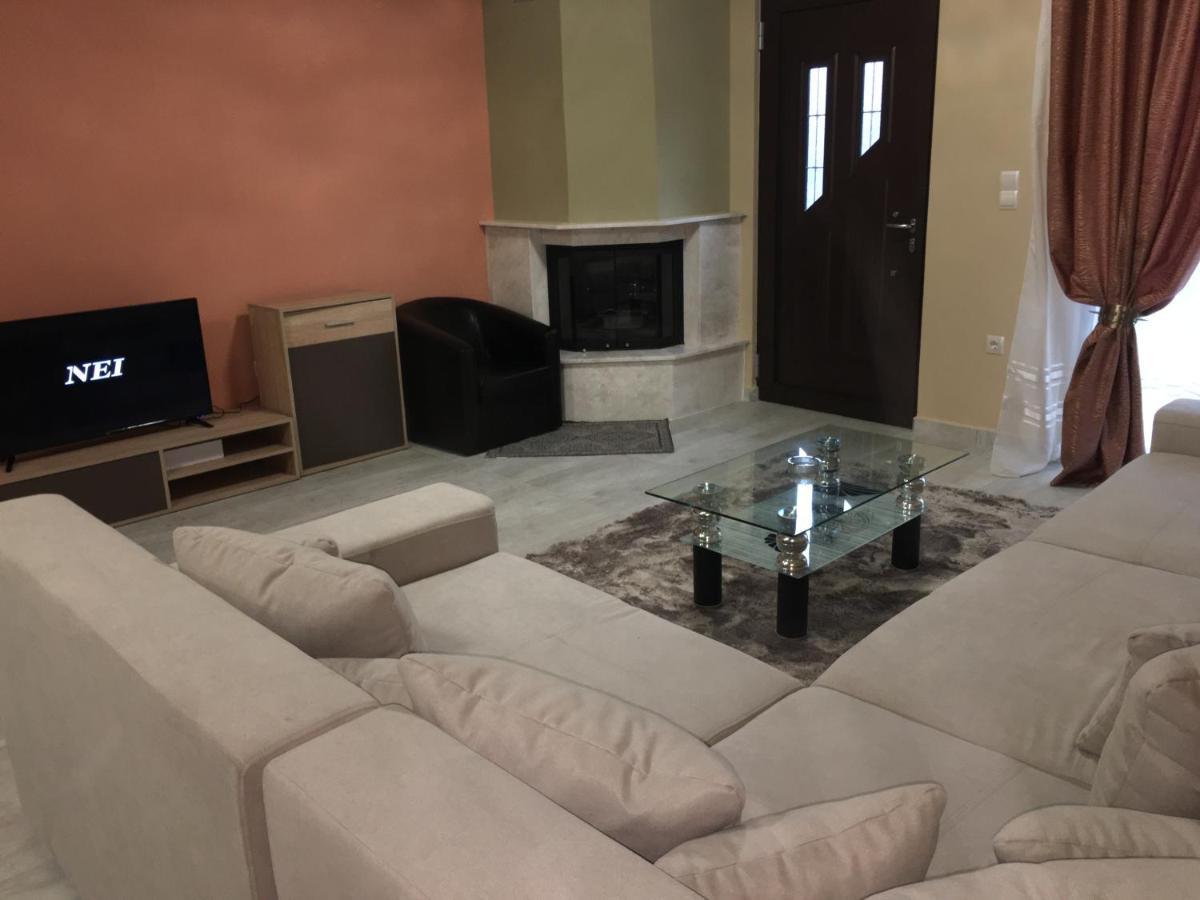 Archontiko Kirfis In Desfina Aparthotel Bagian luar foto