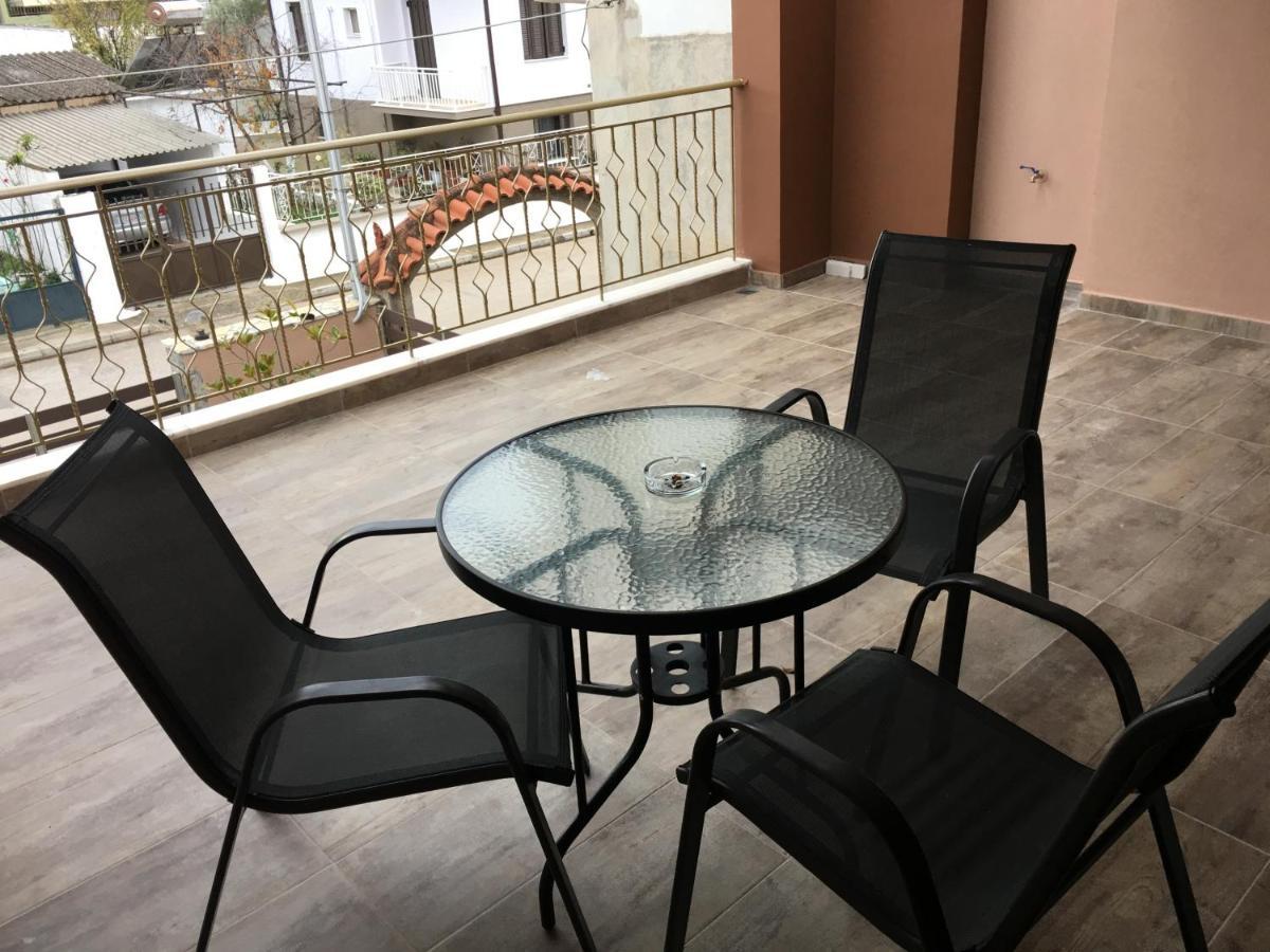 Archontiko Kirfis In Desfina Aparthotel Bagian luar foto
